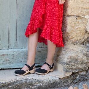 sandgrens black clogs, 40 (best US 7-8)